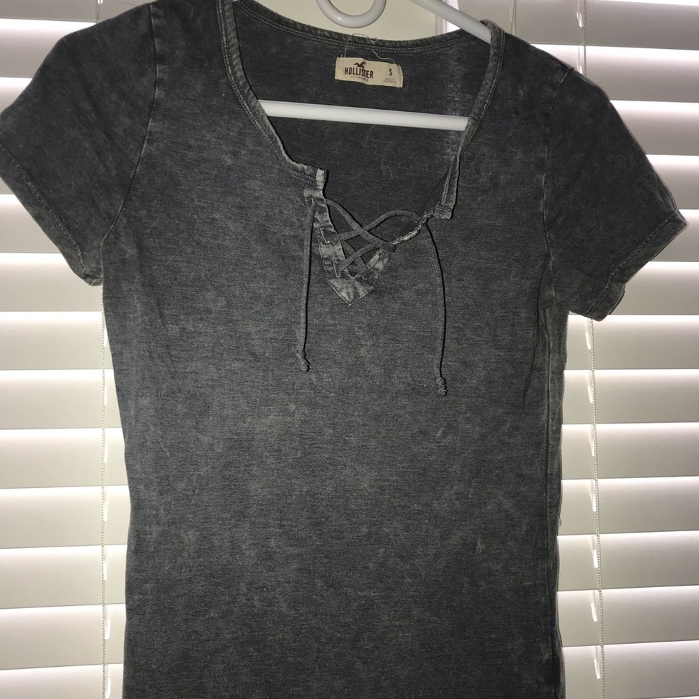 Small hollister t-shirt